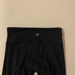 Lululemon wunder under black leggings size 4 25in